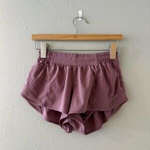 LULULEMON - “Hotty Hot” Women's Mauve Athletic Shorts - Size 6